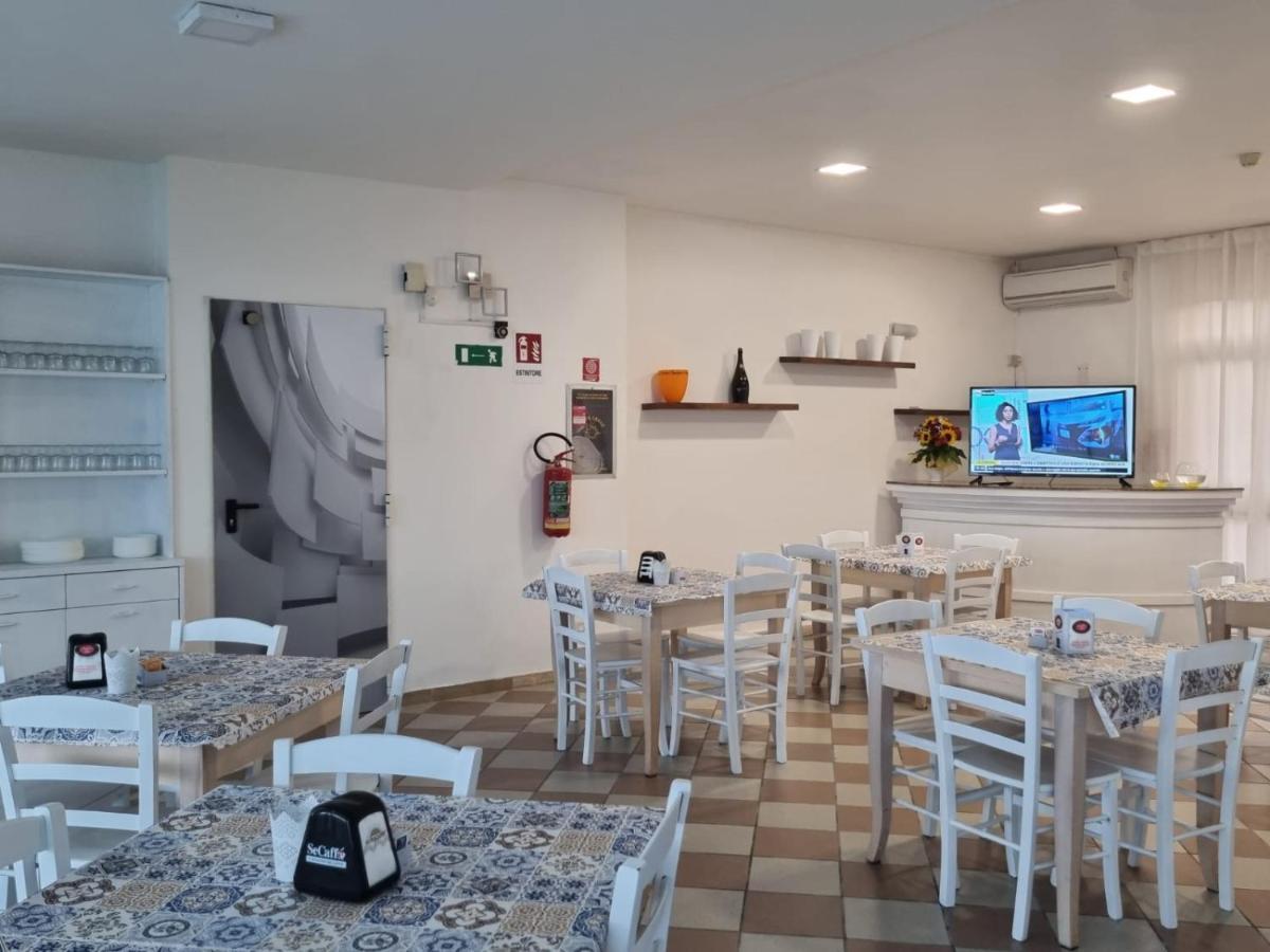 Hotel Rivabella Davoli Luaran gambar