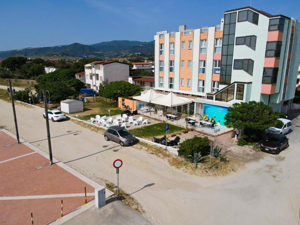 Hotel Rivabella Davoli Luaran gambar