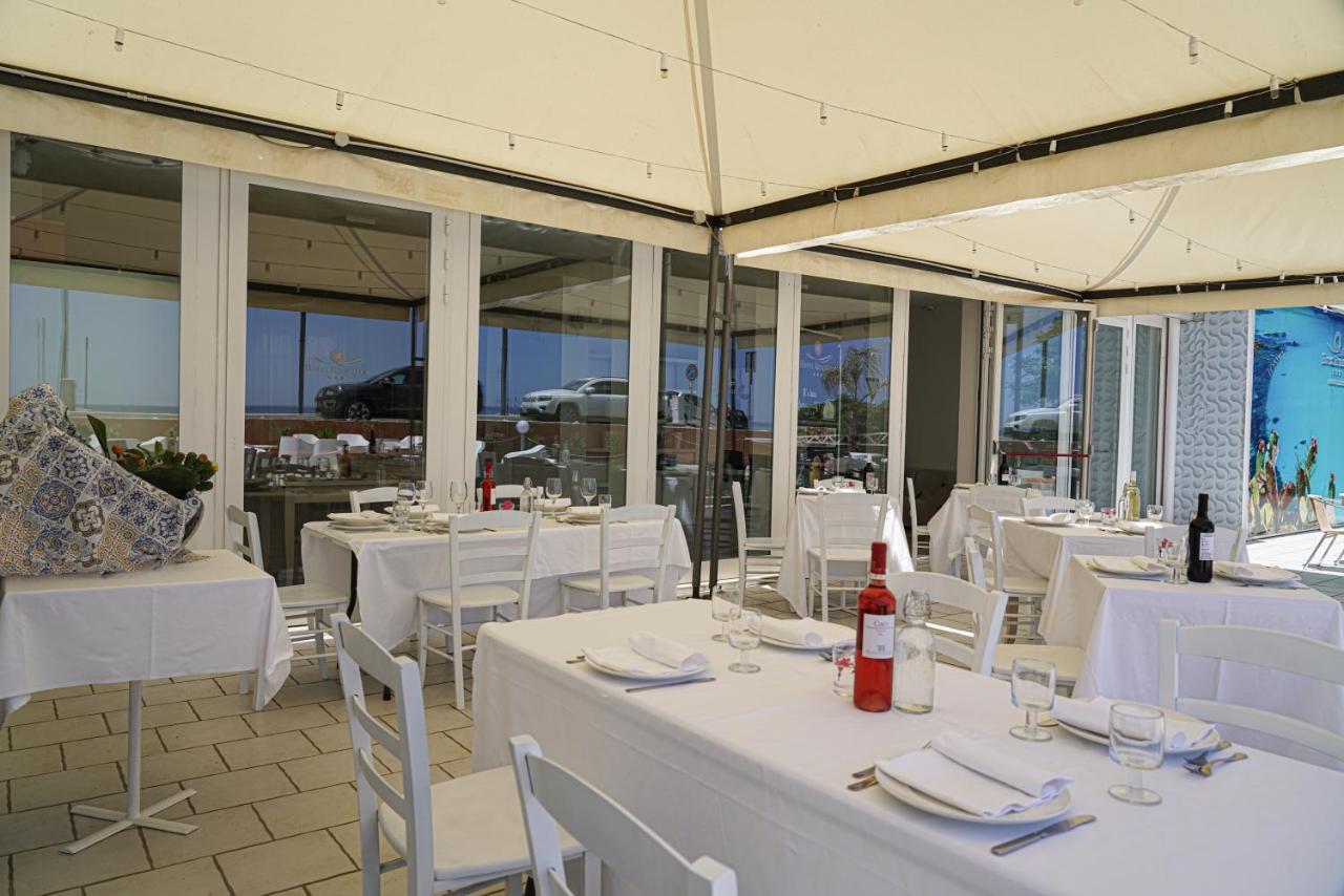 Hotel Rivabella Davoli Luaran gambar