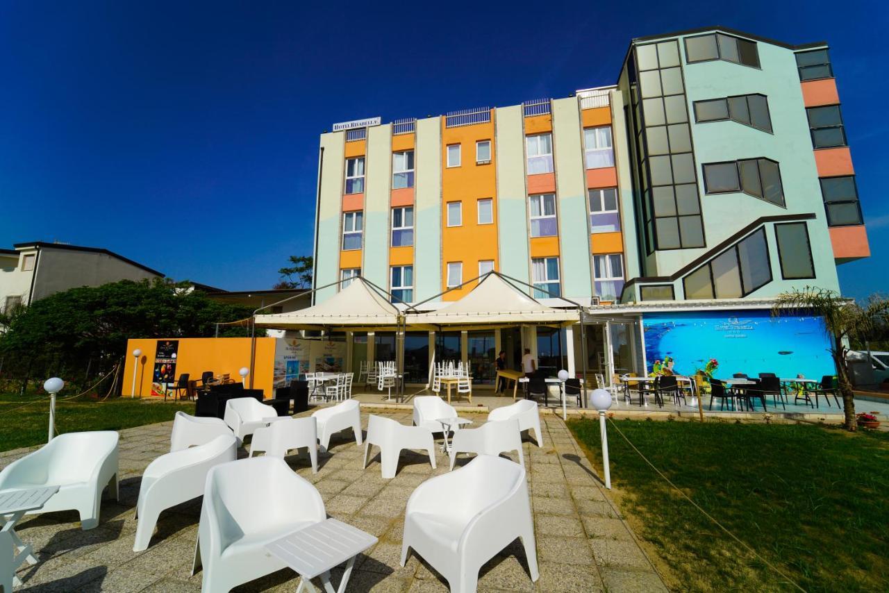 Hotel Rivabella Davoli Luaran gambar